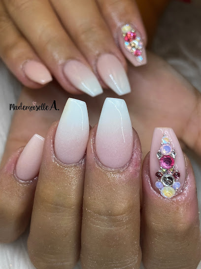 Ongles Mademoiselle A