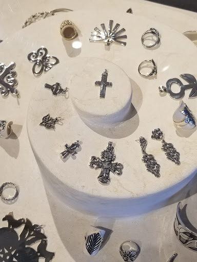 Jewelry Store «James Avery Jewelry», reviews and photos, 145 Avery Road North, Kerrville, TX 78028, USA