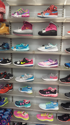 Shoe Store «Finish Line», reviews and photos, 13971 Town Center Blvd #300, Noblesville, IN 46060, USA