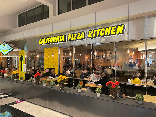 California Pizza Kitchen at Walt Whitman image 1
