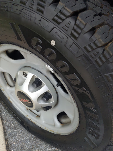 Tire Shop «BAY AREA TIRE AND SERVICE», reviews and photos, 6100 Sykesville Rd, Eldersburg, MD 21784, USA