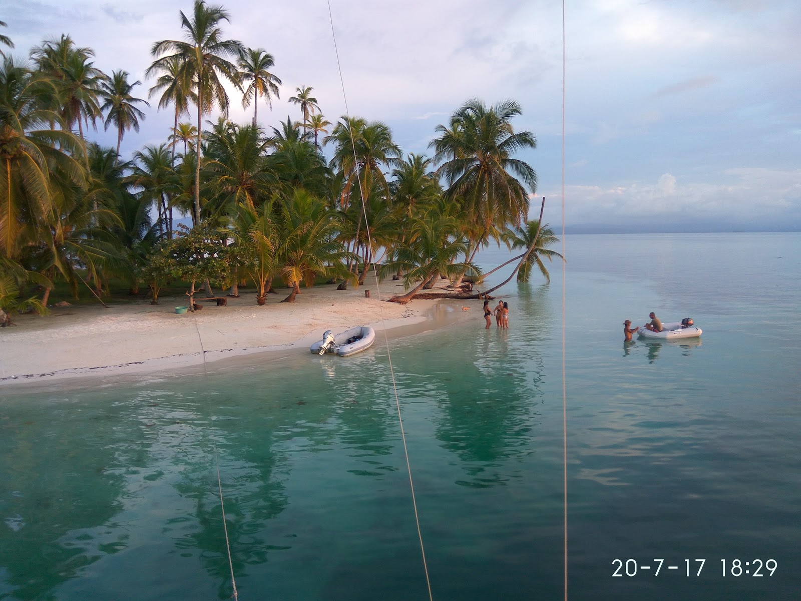 Nugu Dup beach'in fotoğrafı imkanlar alanı