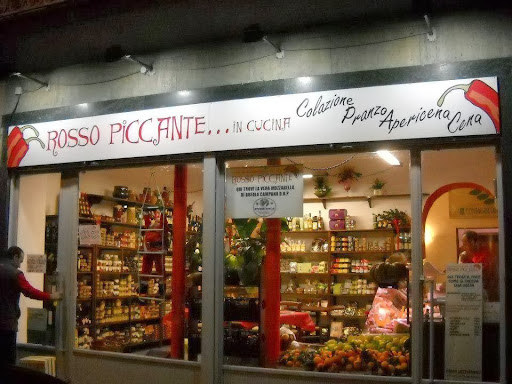 Rosso Piccante in cucina Torino
