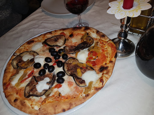Residence Ristorante Pizzeria Kamerloy in Campitello di Fassa, Provincia Autonoma di Trento