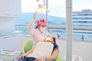 Blanqueamiento Dental - Diseño de Sonrisa | Lina Fernández Odontología image