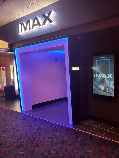 Movie Theater «Regal Cinemas Deer Park 16 IMAX & RPX», reviews and photos, 455 Commack Rd, Deer Park, NY 11729, USA