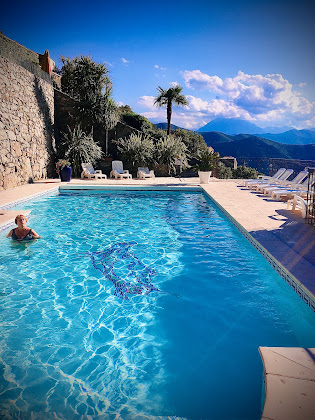 Équipements Hébergement UN COIN DE PARADIS 20218 Lama