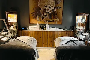 Deluxe Day Spa Salon & Waxing image