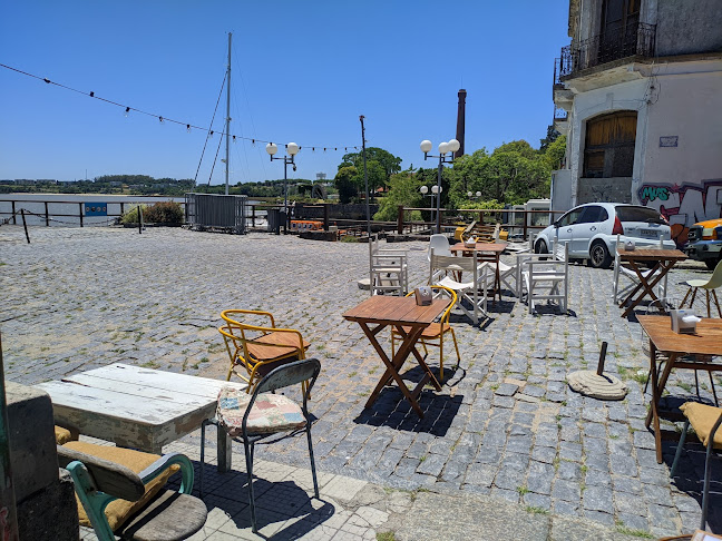 Teléfono de Bita. Cocina y café