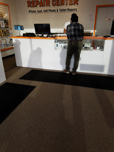 Cell Phone Store «Cellular Repair Center Inc, IPHONE & ANDROID REPAIRS», reviews and photos, 29576 Orchard Lake Rd, Farmington Hills, MI 48334, USA