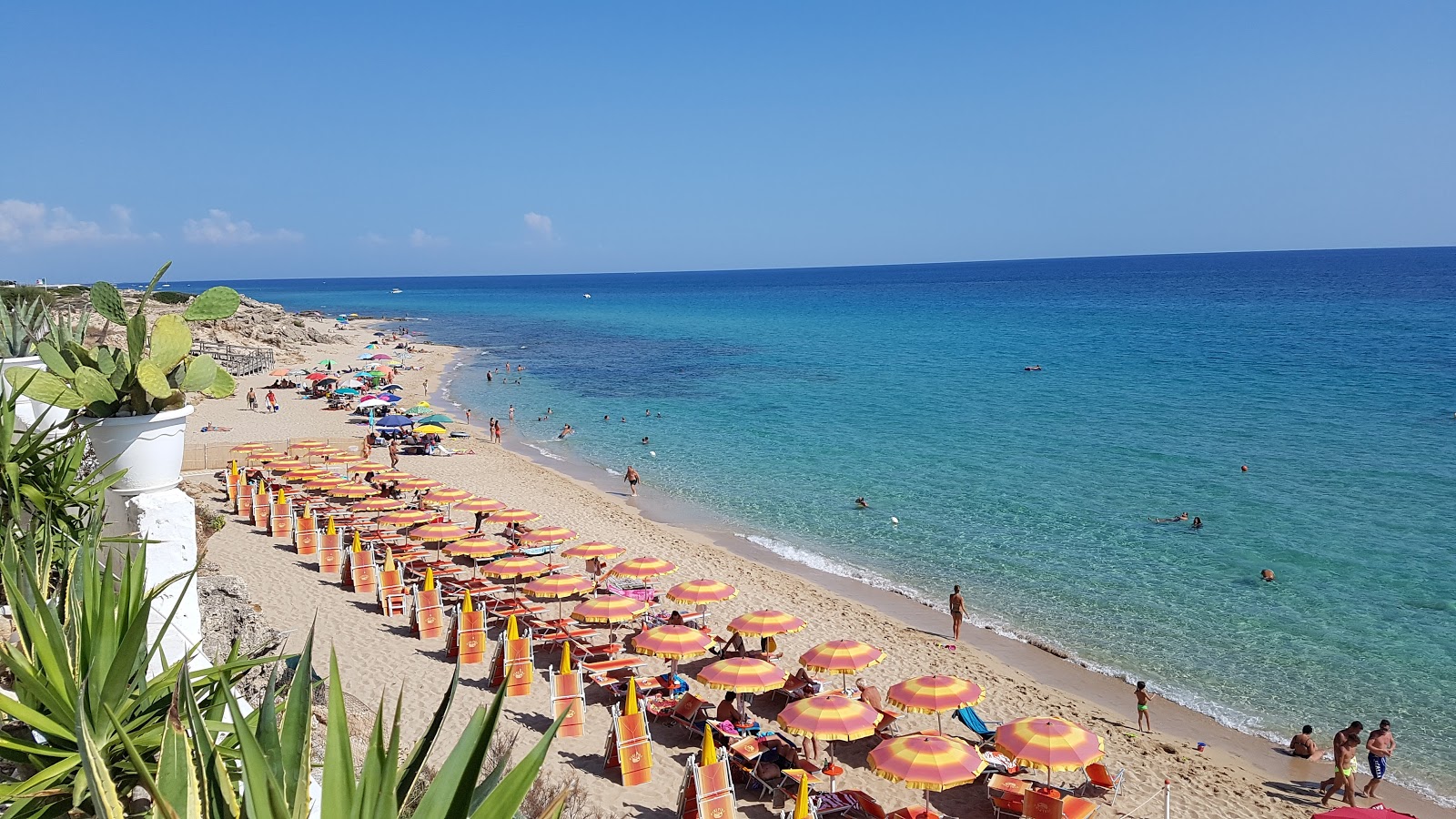 Zdjęcie Spiaggia dell'Acquadolce z powierzchnią jasny, drobny piasek