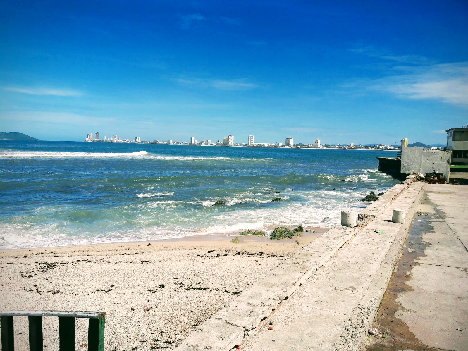 Fotografie cu Los Pinitos beach cu mic golf