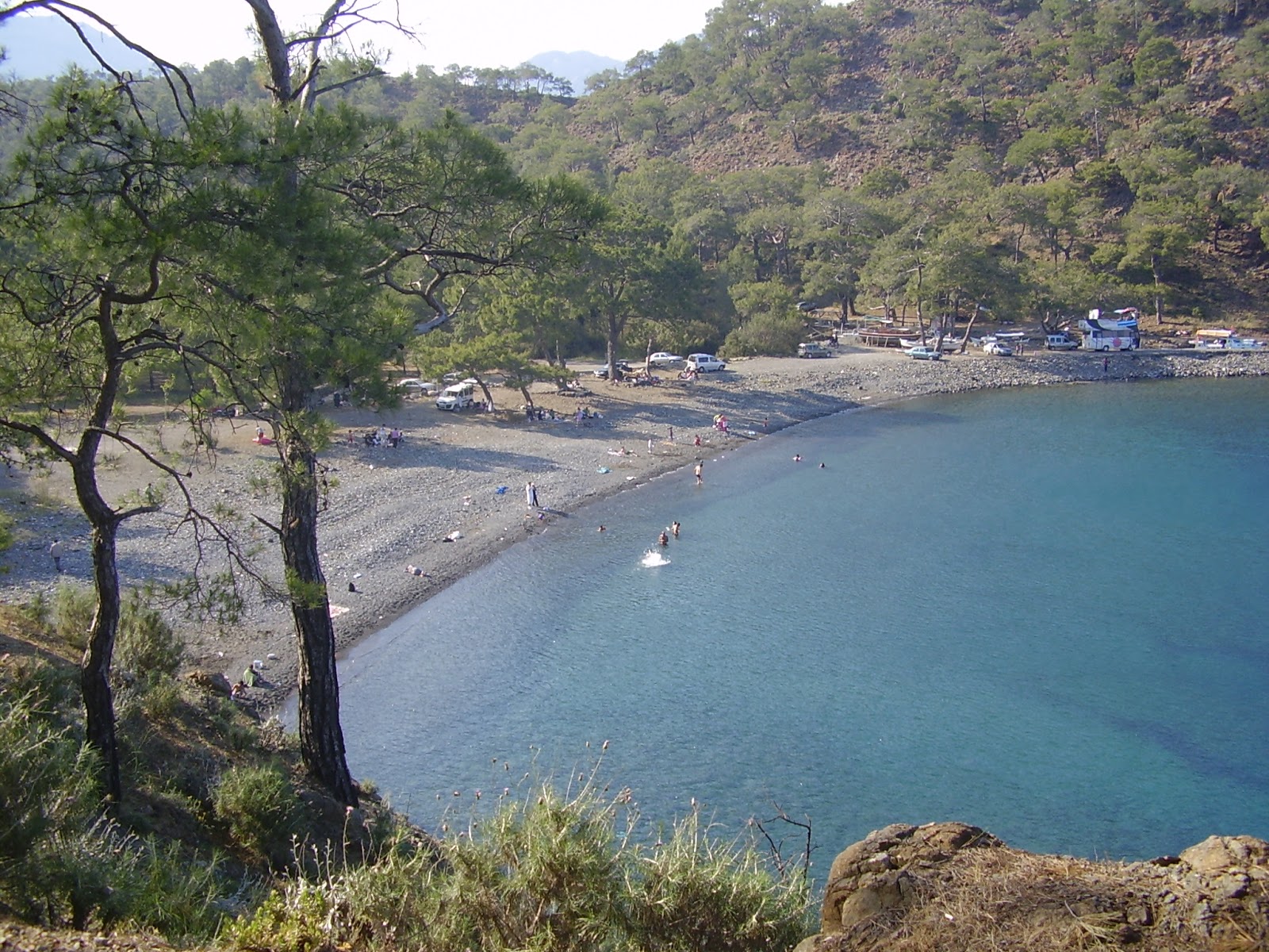 Φωτογραφία του Little White Bay II με καθαρό μπλε νερό επιφάνεια