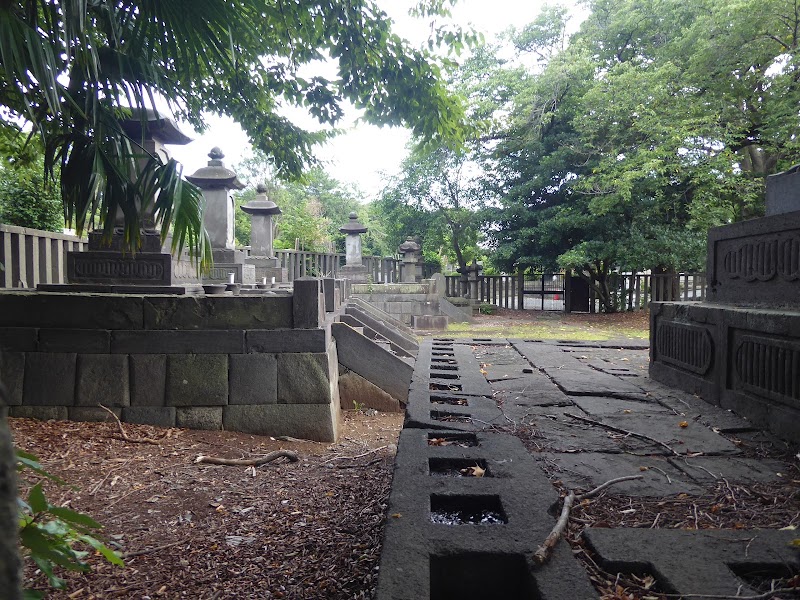 西条藩主松平家墓所