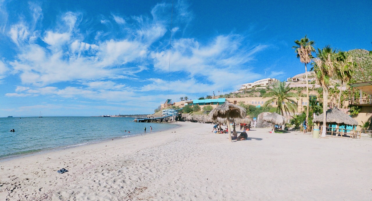 Foto av El Coromuel Stranden med rymlig strand