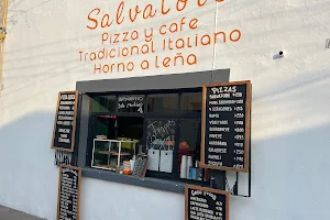 Salvatore Pizza y Pasta tradicional Italiano Horno a Leña. image