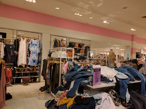 Clothing Store «Forever 21», reviews and photos, 757 Spectrum Center Dr, Irvine, CA 92618, USA