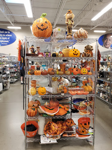 Thrift Store «Goodwill Store & Donation Center», reviews and photos, 543 North Ave, Glendale Heights, IL 60139, USA