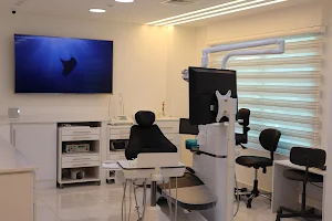 مركز عصفور لطب و زراعة الأسنان - Asfour Dental Implant Center image