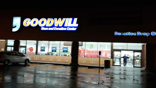 Thrift Store «Guadalupe & Dobson Goodwill Retail Store & Donation Center», reviews and photos, 2039 W Guadalupe Rd, Mesa, AZ 85202, USA