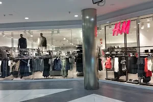 H&M image