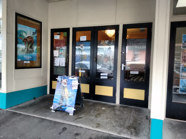Comments and reviews of Everybody's Theatre