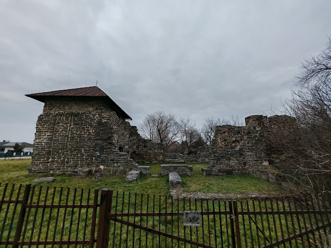 Bencés apátság romjai