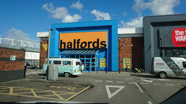 Halfords - Winterstoke - Auto glass shop