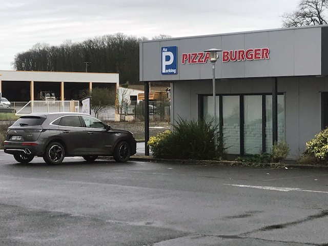 Au Parking Pizza Burger à Saint-Julien-l'Ars (Vienne 86)