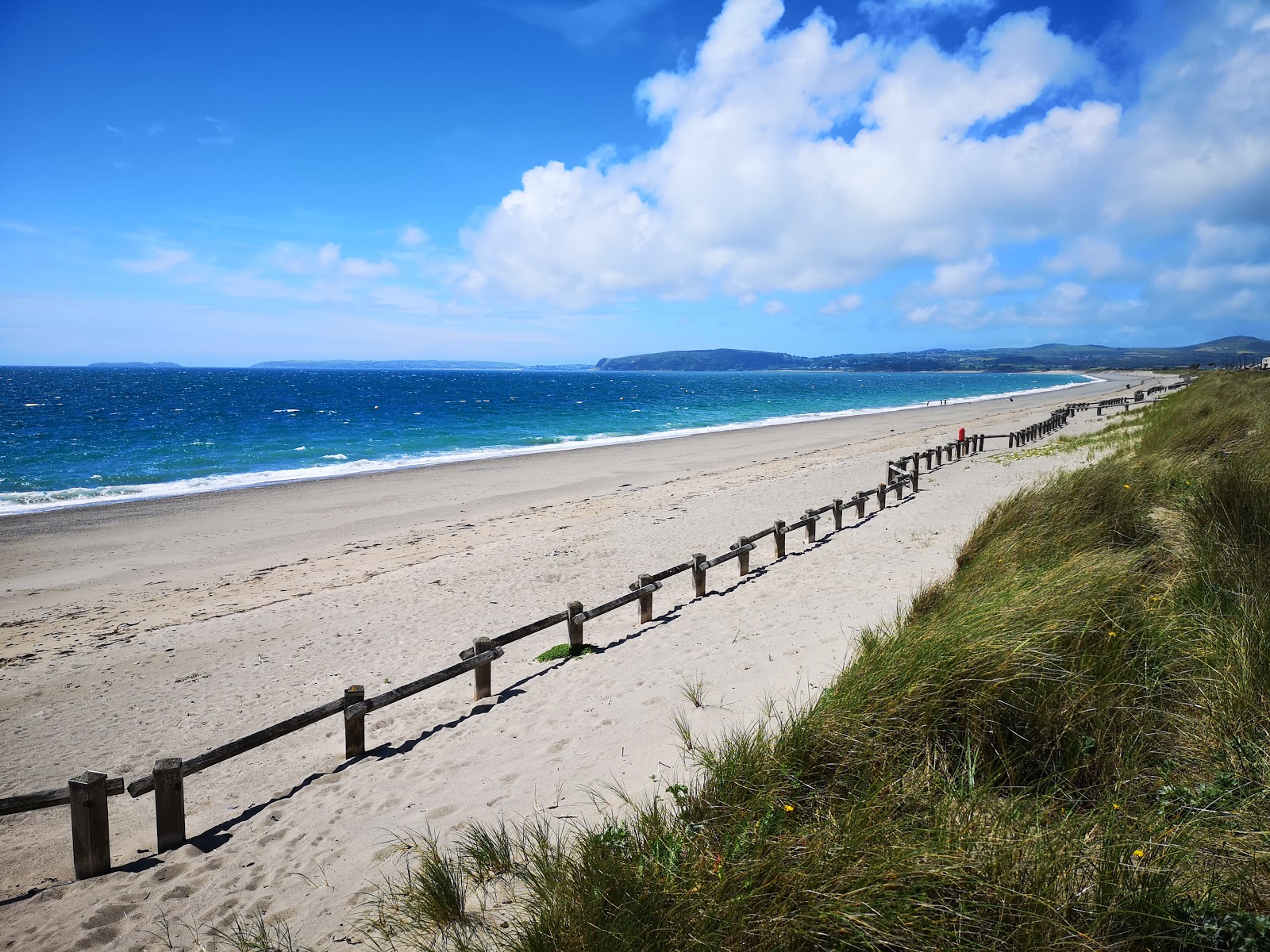 Fotografija Pwllheli plaža (Traeth Marian) z svetel pesek površino
