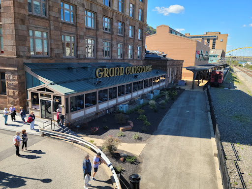 Shopping Mall «Station Square», reviews and photos, 125 W Station Square Dr, Pittsburgh, PA 15219, USA