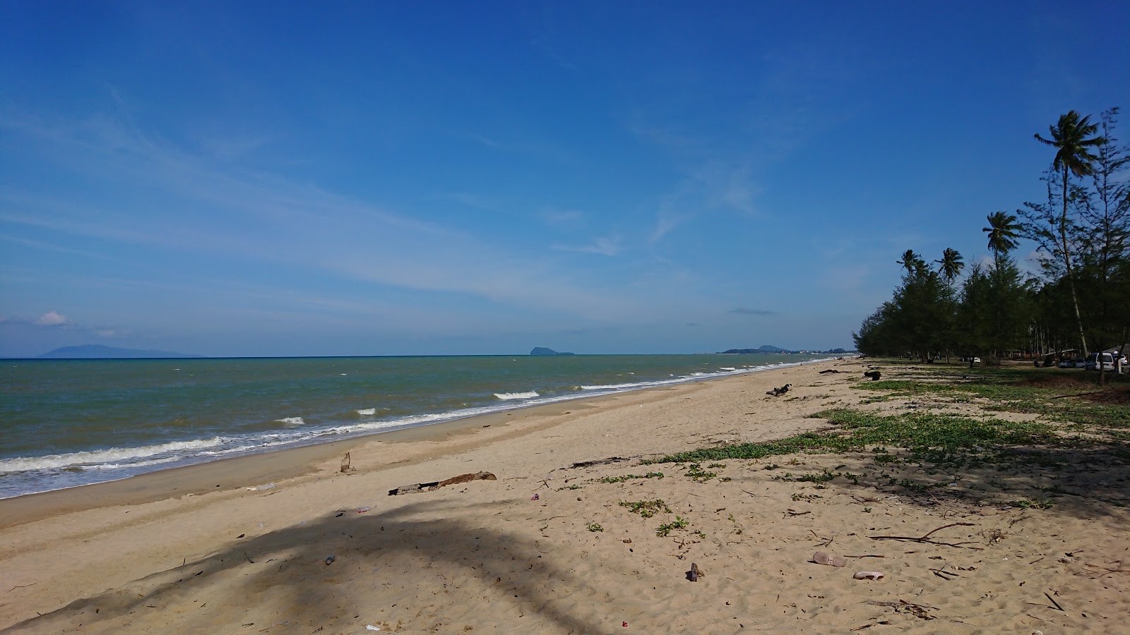 Bisikan Bayu Beach的照片 带有碧绿色水表面