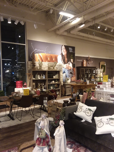 Furniture Store «Art Van Furniture - Toledo (Holland)», reviews and photos, 1301 E Mall Dr, Holland, OH 43528, USA