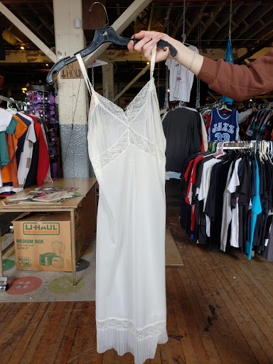 Wholesaler «Pixel 19 Vintage Clothing LLC», reviews and photos, 211 Klotter Ave, Cincinnati, OH 45219, USA