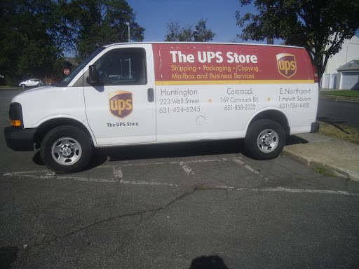 Shipping and Mailing Service «The UPS Store», reviews and photos, 672 Dogwood Ave, Franklin Square, NY 11010, USA