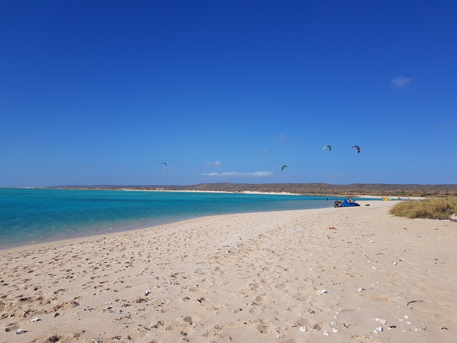 Foto av Sandy Bay med lång rak strand