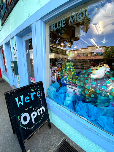 Blue Moon Gift Shop, 772 Redwood Dr, Garberville, CA 95542, USA, 