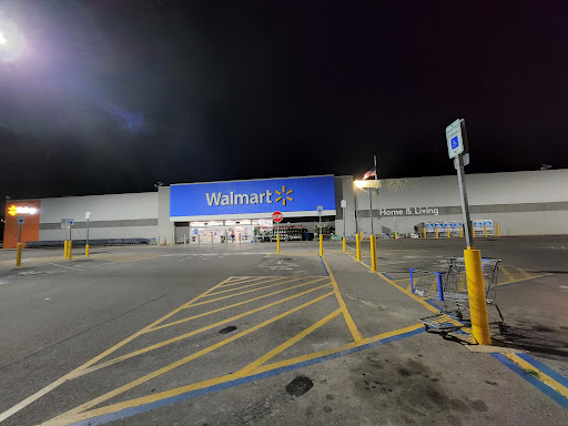 Department Store «Walmart Supercenter», reviews and photos, 814 W Bell Ave, Knoxville, IA 50138, USA