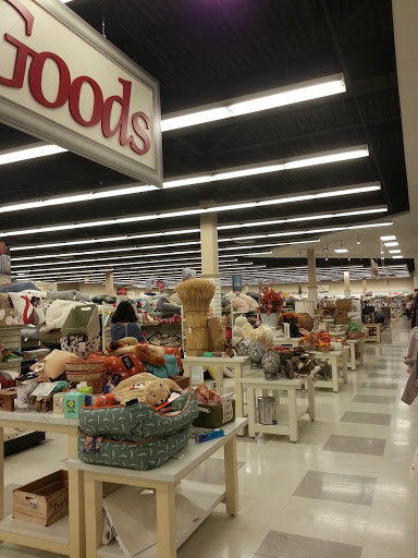 Department Store «T.J. Maxx and HomeGoods», reviews and photos, 7349 Lemont Rd, Downers Grove, IL 60516, USA