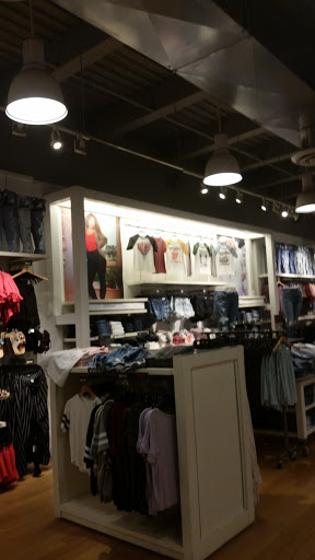 Clothing Store «AEO Factory & Aerie Store», reviews and photos, 442 Fulton St, Brooklyn, NY 11201, USA