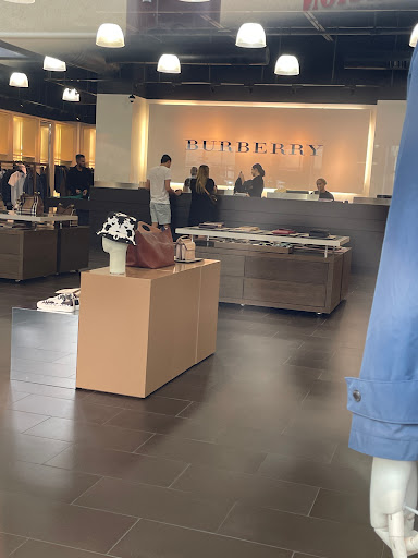 Clothing Store «Burberry Outlet», reviews and photos, 8200 Vineyard Dr, Orlando, FL 32821, USA