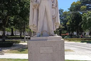 Estátua de Ramalho Ortigão image