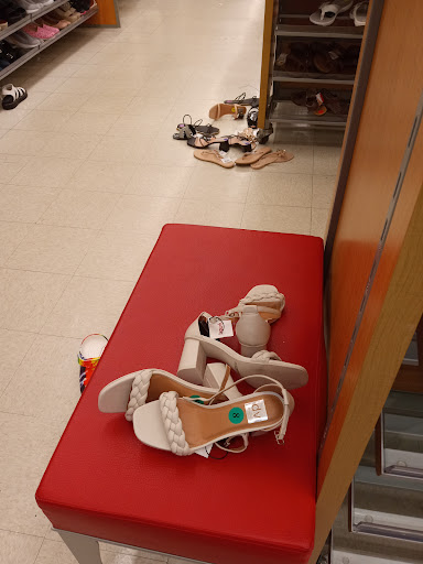 Department Store «T.J. Maxx», reviews and photos, 7555 W Hillsborough Ave, Tampa, FL 33615, USA