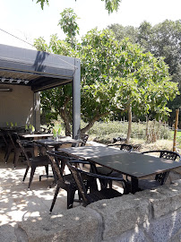 Atmosphère du Restaurant familial RESTAURANT U SCONTRU à Serra-di-Ferro - n°4