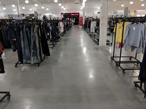 Department Store «Saks OFF 5TH», reviews and photos, 2500 Fashion Center Blvd, Christiana, DE 19702, USA