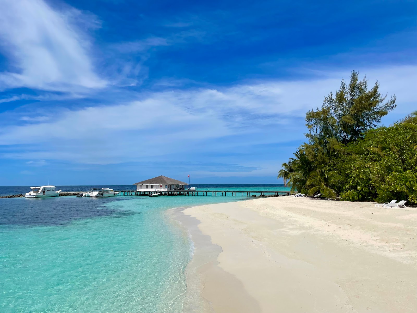 Foto von Eriyadu Island Resort mit weißer sand Oberfläche