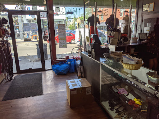 Used Clothing Store «Buffalo Exchange Chicago», reviews and photos, 1478 N Milwaukee Ave, Chicago, IL 60622, USA