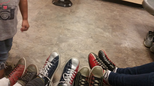 Bowling Alley «Striker Lanes Inc», reviews and photos, 6728 16th St, Berwyn, IL 60402, USA