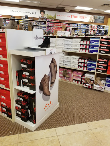 Shoe Store «Famous Footwear», reviews and photos, 5863 Spout Springs Rd, Flowery Branch, GA 30542, USA