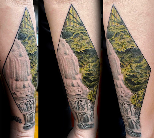 Explore us flag tattoo ideas, creative tattoo ideas in Scottsdale, available at Club Tattoo